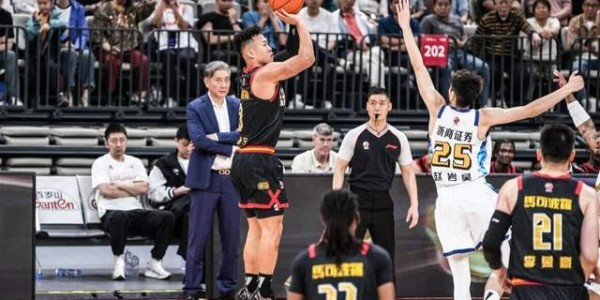 九游体育官网-23投砍32分+5记三分！提前锁定常规赛MVP，郭士强真是眼光毒辣|贺希宁|男篮|深圳男篮|新疆男篮|篮板_新浪体育_新浪新闻