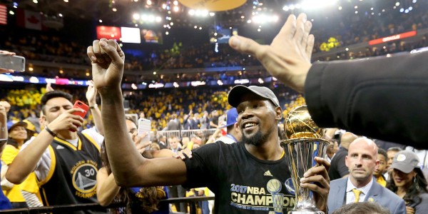 网友：库里没你也夺冠了！KD：把我那几个MVP奖杯寄回湾区 如何？